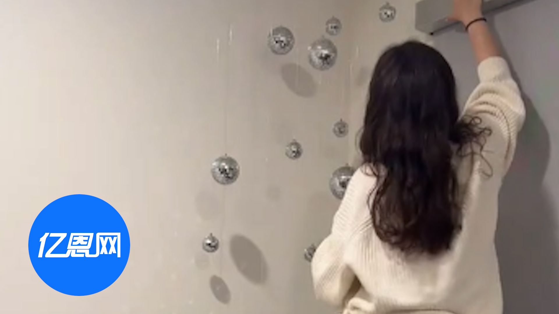 国外一网红在家里搞DIY，火爆了